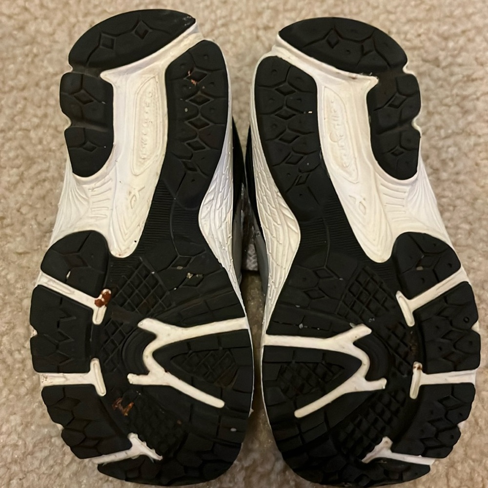 Gray and black size 8, new balance toddlers